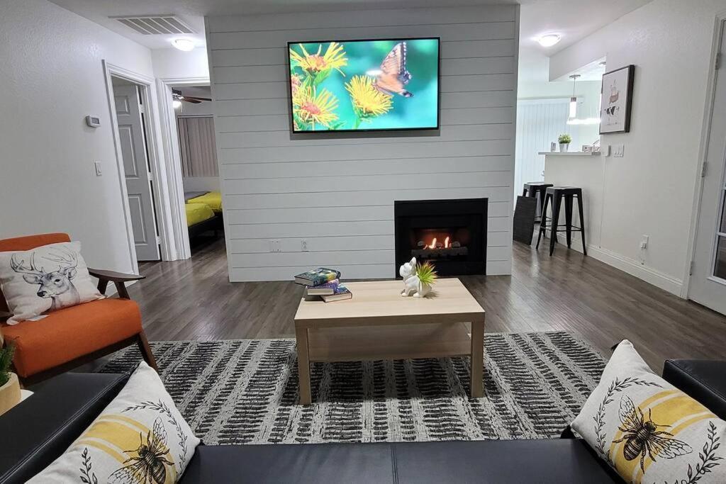 L - Fully Remodeled And Professionally Decorated Las Vegas Exterior photo